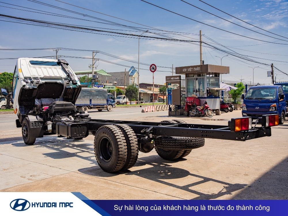 Xe tải Hyundai Mighty W11XL thùng lửng 7T thùng dài 6.3m